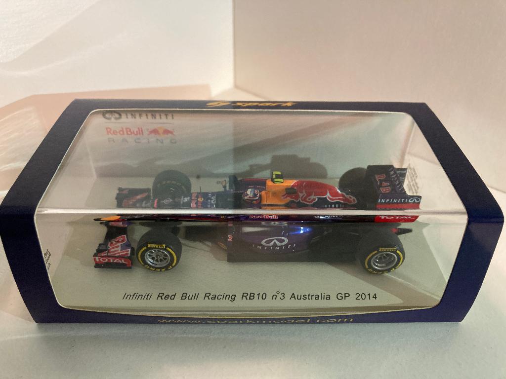 ✅ Daniël Ricciardo 1:43 Australian GP 2014 RB10 Spark S3086, Verzamelen, Automerken, Motoren en Formule 1, Ophalen of Verzenden