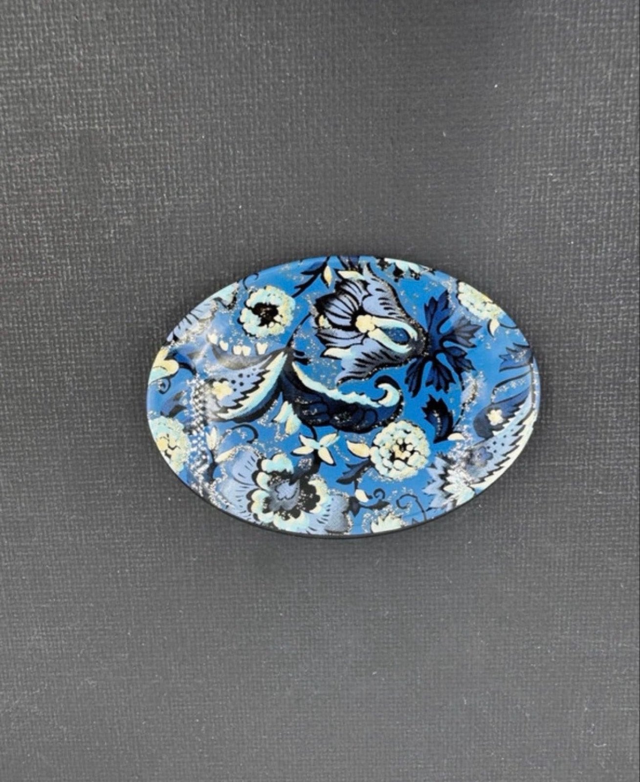 Vintage Broche Ovaal Blauw Bloemenpatroon Emaille, Overige materialen, 4 tot 7 cm, Blauw, Ophalen of Verzenden