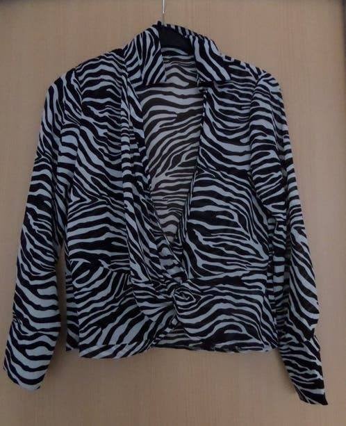 Aparte knoop-blouse met zebra print maat 40 van Shein: ZGAN, Ophalen of Verzenden, Zo goed als nieuw, Maat 38/40 (M), Zwart
