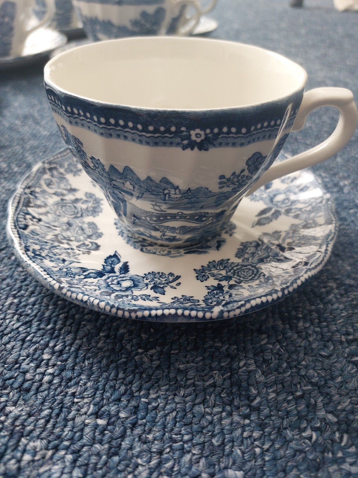 Set van 6 Churchill theekopjes met schotels, blauw/wit, Ophalen