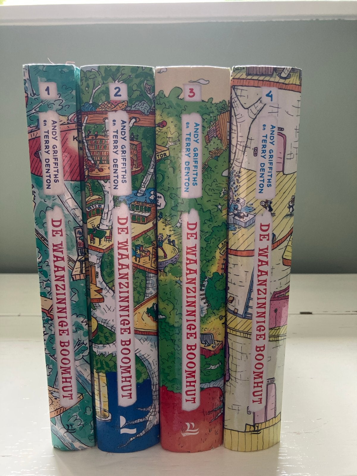 De Waanzinnige Boomhut serie 1-4 - Andy Griffiths, Boeken, Ophalen of Verzenden, Zo goed als nieuw, Fictie algemeen