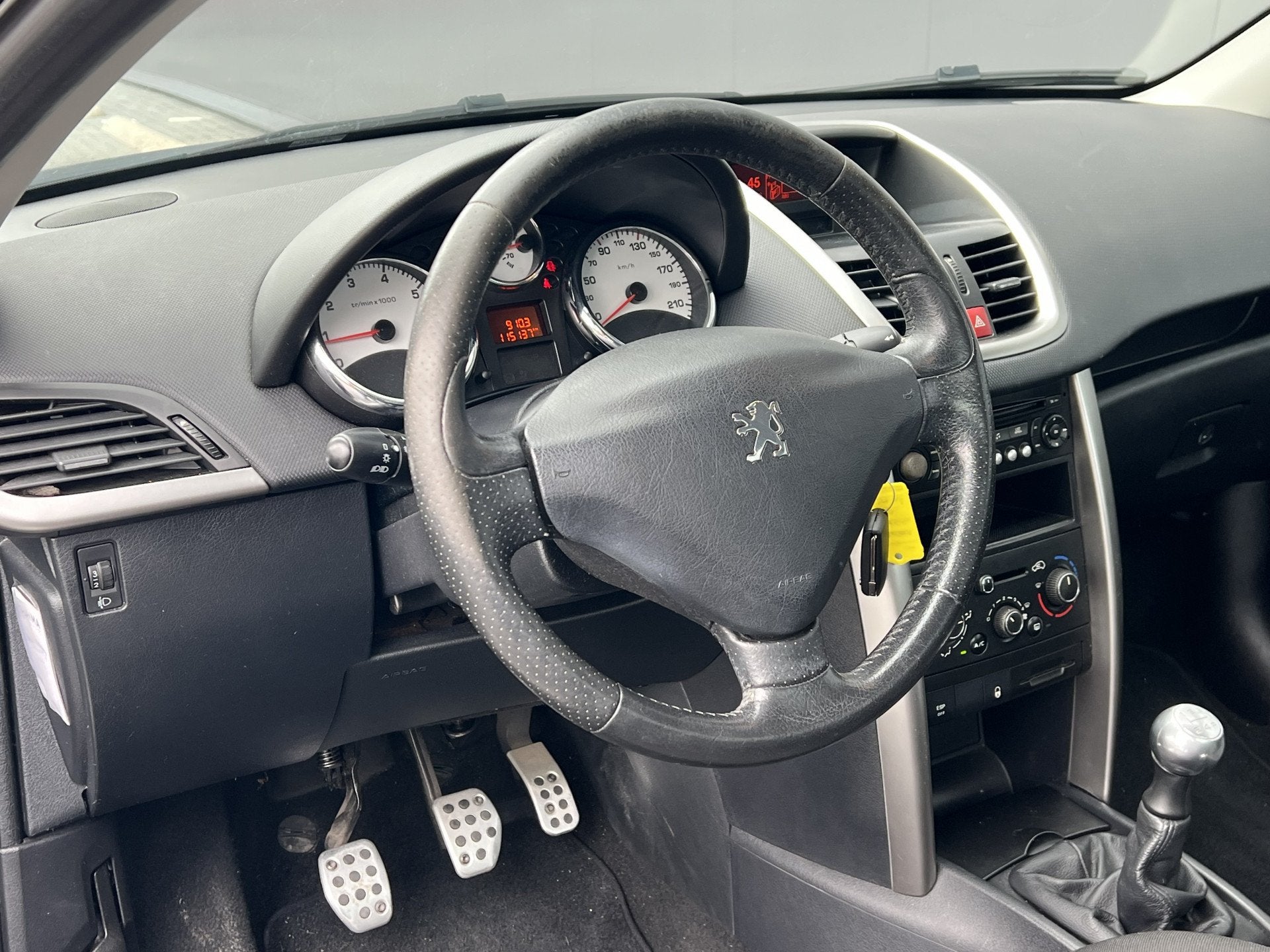 Peugeot 207 CC 1.6 VTi | Nieuwe APK | Stoelverwarming | Airc, Voorwielaandrijving, Euro 5, Stof, Gebruikt