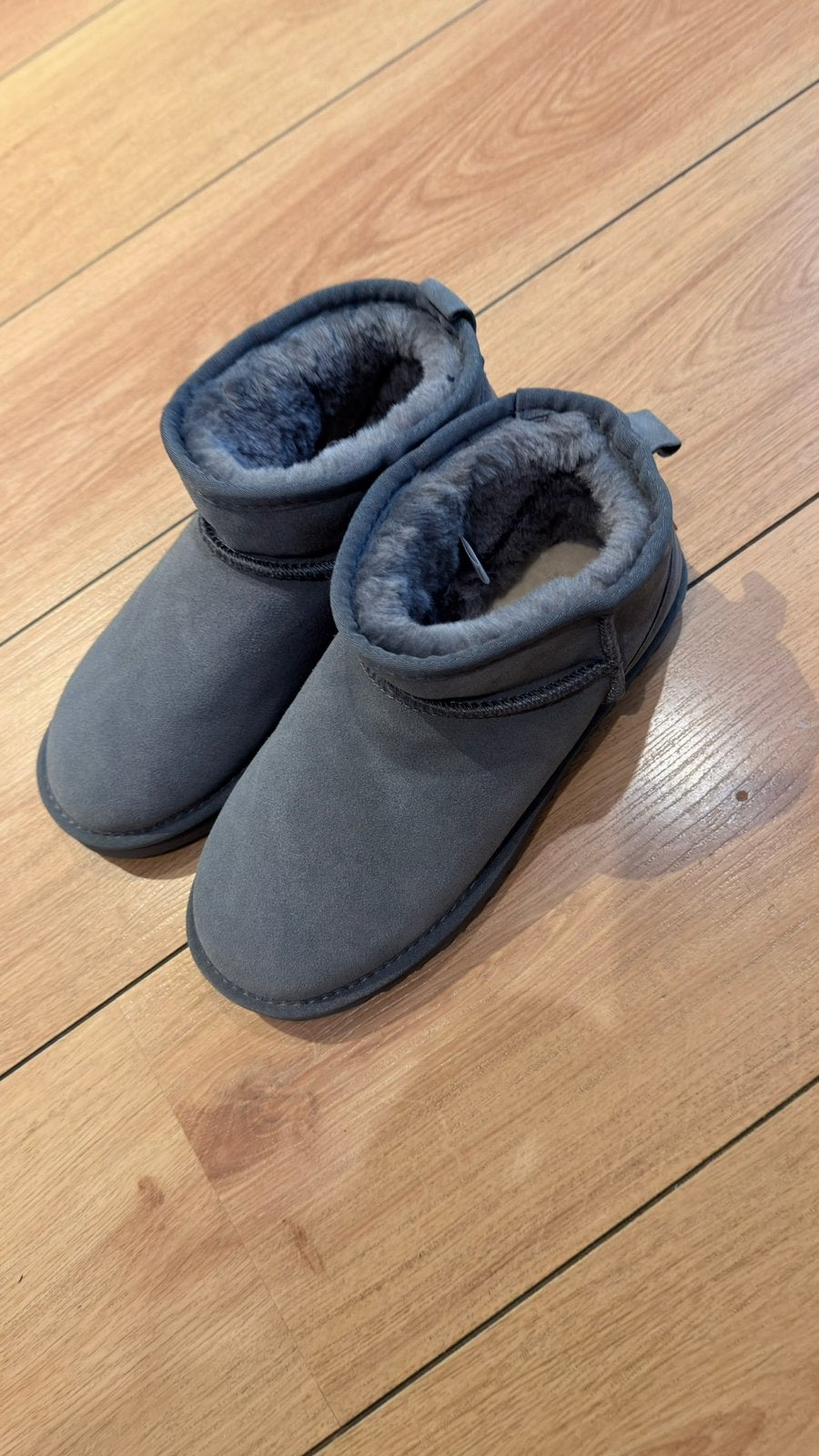UGG dames maat 39, Kleding | Dames, Ophalen of Verzenden, Zo goed als nieuw, Grijs, Pantoffels of Sloffen