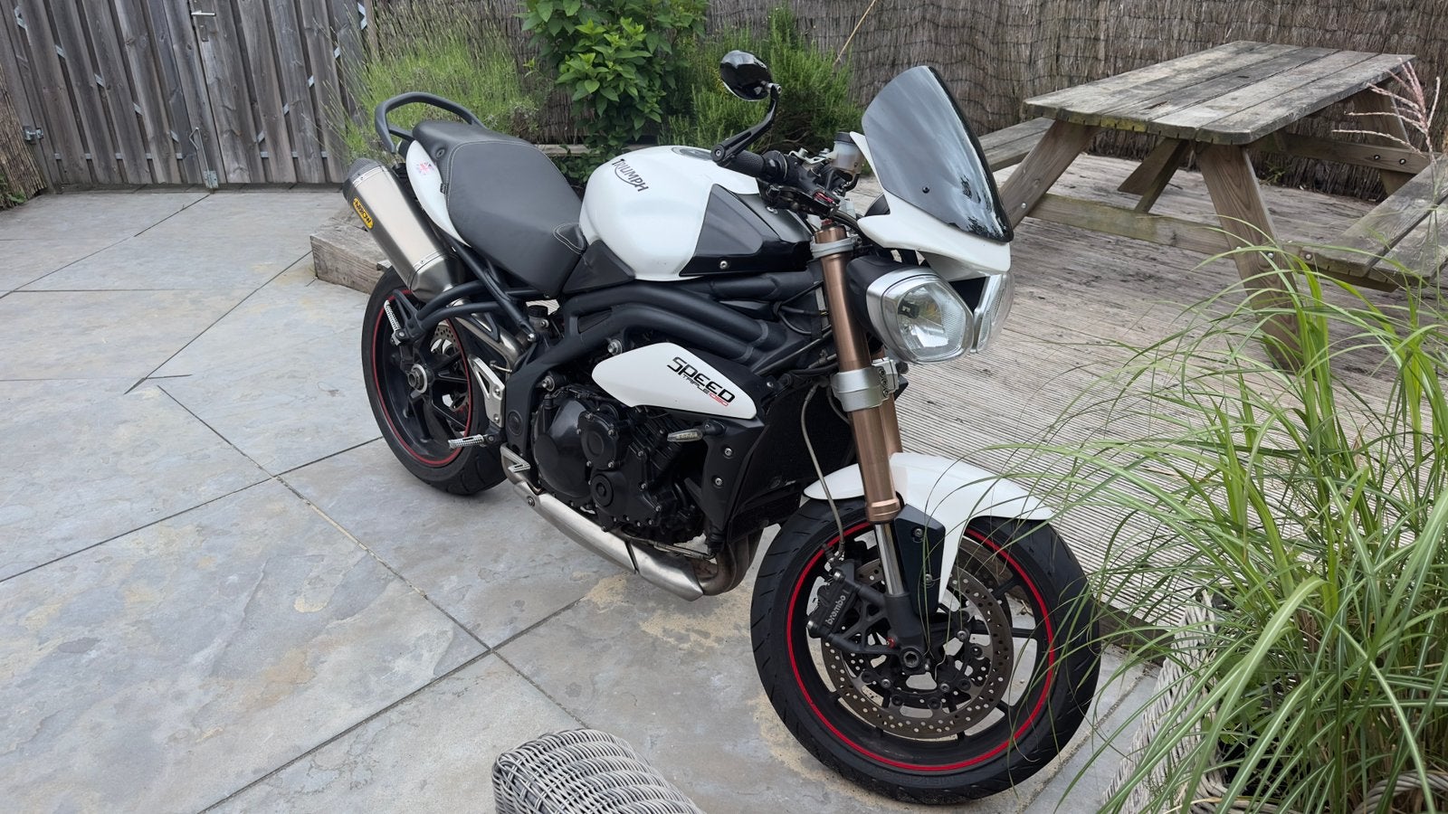 Triumph Speed Triple 1050 arrow (2011), Motoren, Motoren | Triumph, Sportuitlaat, Occasion, Motorrijbewijs A, 3 cilinders