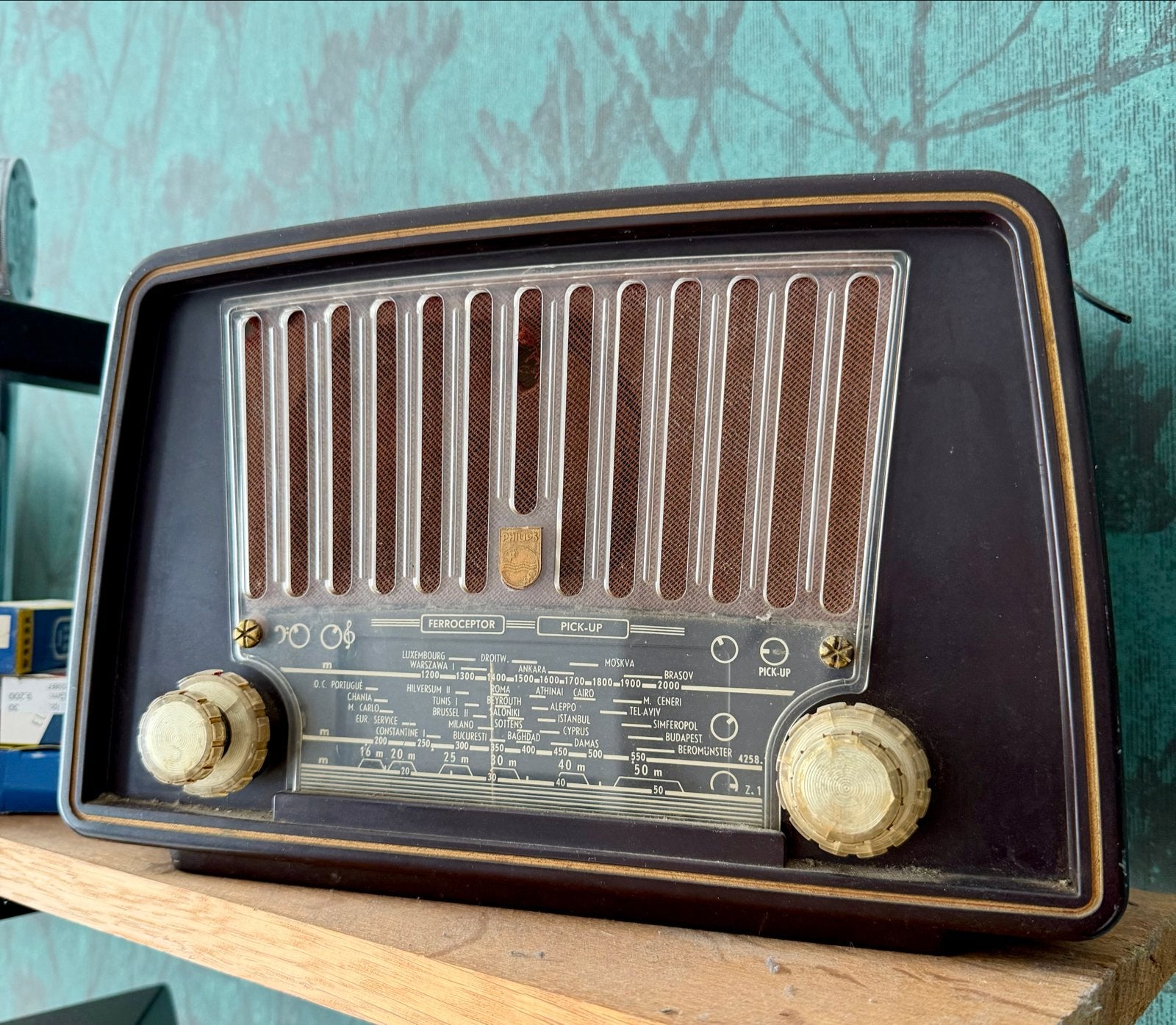 Vintage Philips BX230U radio uit de jaren '50 (defect), Ophalen of Verzenden, Niet werkend, Radio