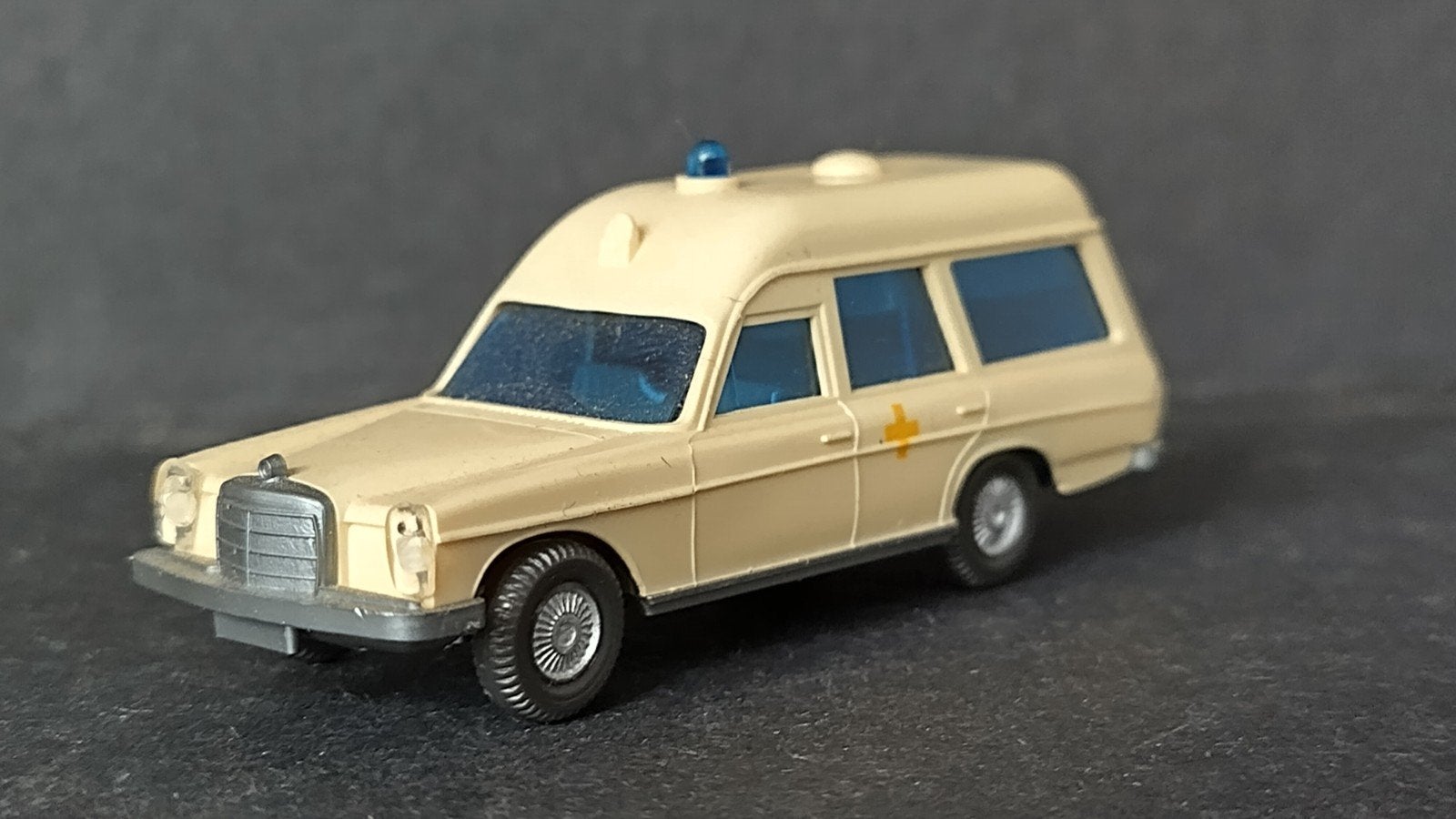Mercedes Benz w114 ambulance 1:87 H0 Wiking Pol, Auto, Verzenden, Wiking, M