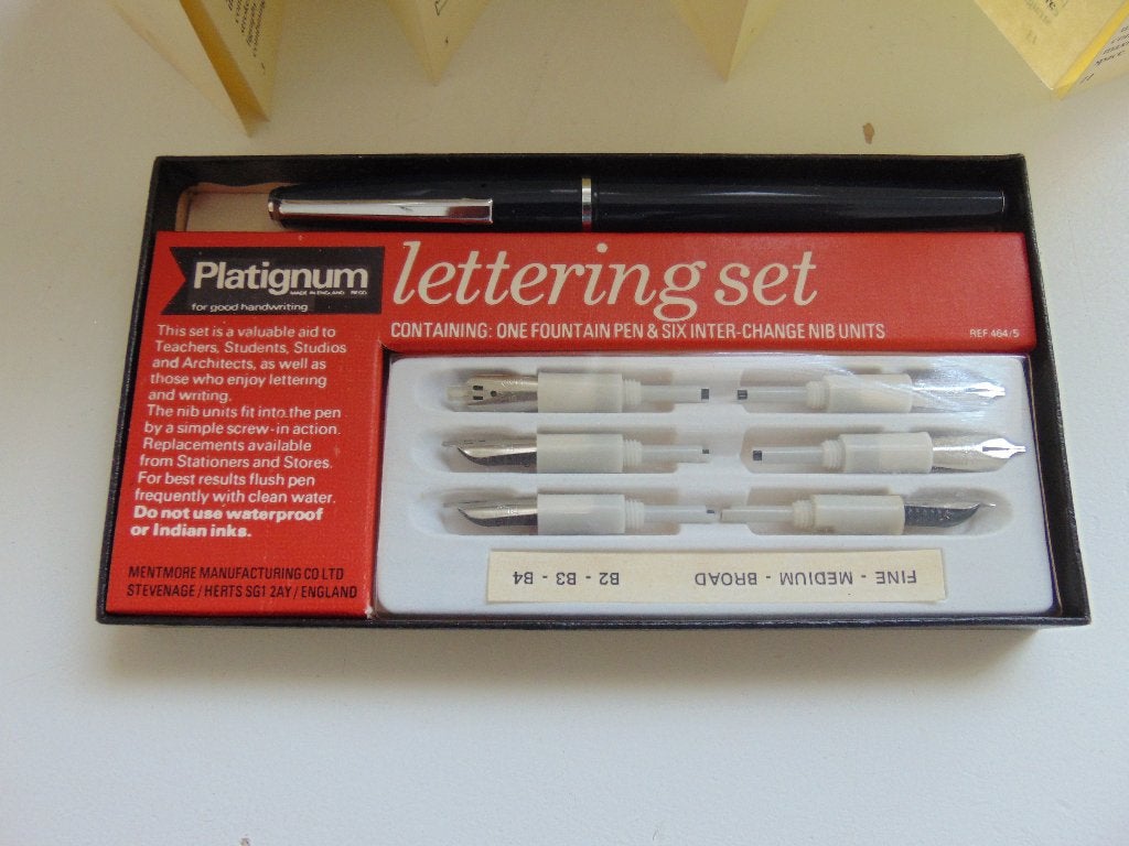 Calligraphy (vul)pennen Sheaffer , stiftpotloden Steadtler, Verzenden, Gebruikt, Overige typen