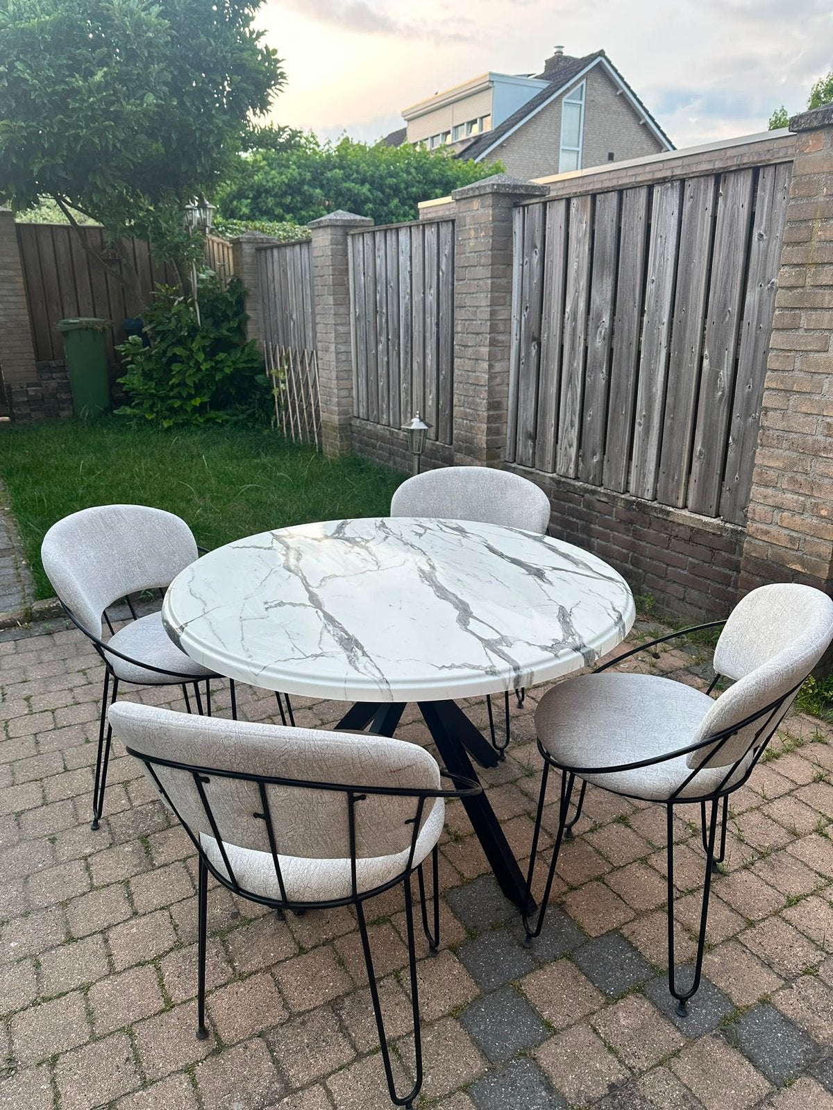 Moderne tuinset met marmerlook tafel en 4 stoelen, Ophalen, Eettafel, Zo goed als nieuw, Tuinset