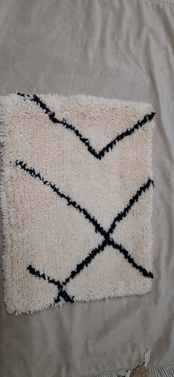 Zacht wit vloerkleed met zwart patroon, Minder dan 50 cm, Vierkant, Minder dan 50 cm, Ophalen of Verzenden