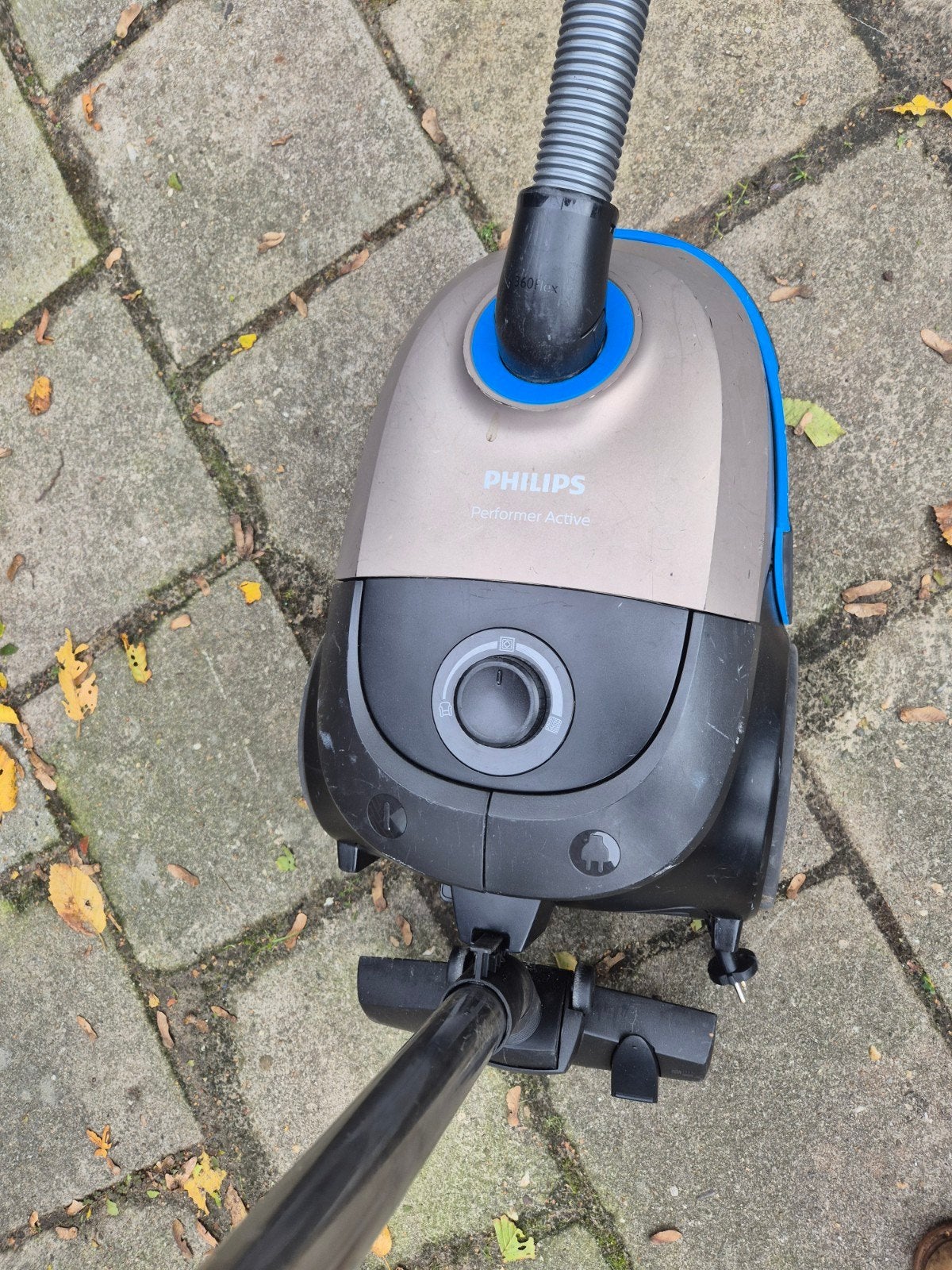 stofzuiger merk Philips te koop. nu 50 euro 
gebruikte voor, Stofzak, Ophalen of Verzenden, Zo goed als nieuw, 1200 tot 1600 watt