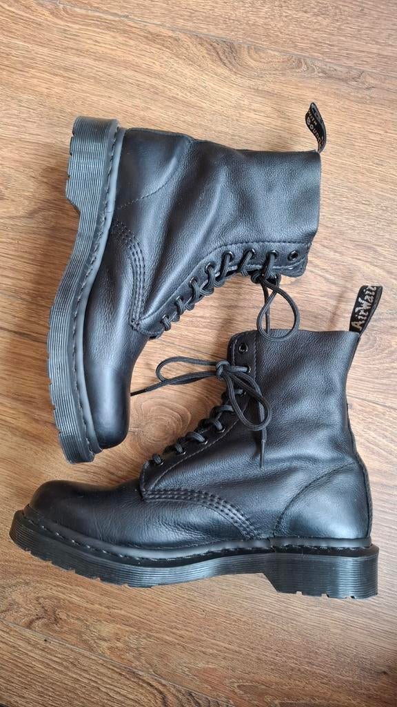 Dr. Martens 1460 Pascal Mono - Maat 39, Zwart, Lage of Enkellaarzen, Nieuw, Ophalen of Verzenden