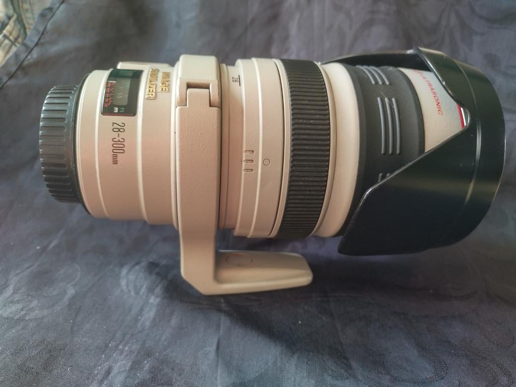 Canon 28-300, Audio, Tv en Foto, Fotografie | Lenzen en Objectieven, Ophalen of Verzenden, Refurbished, Telelens