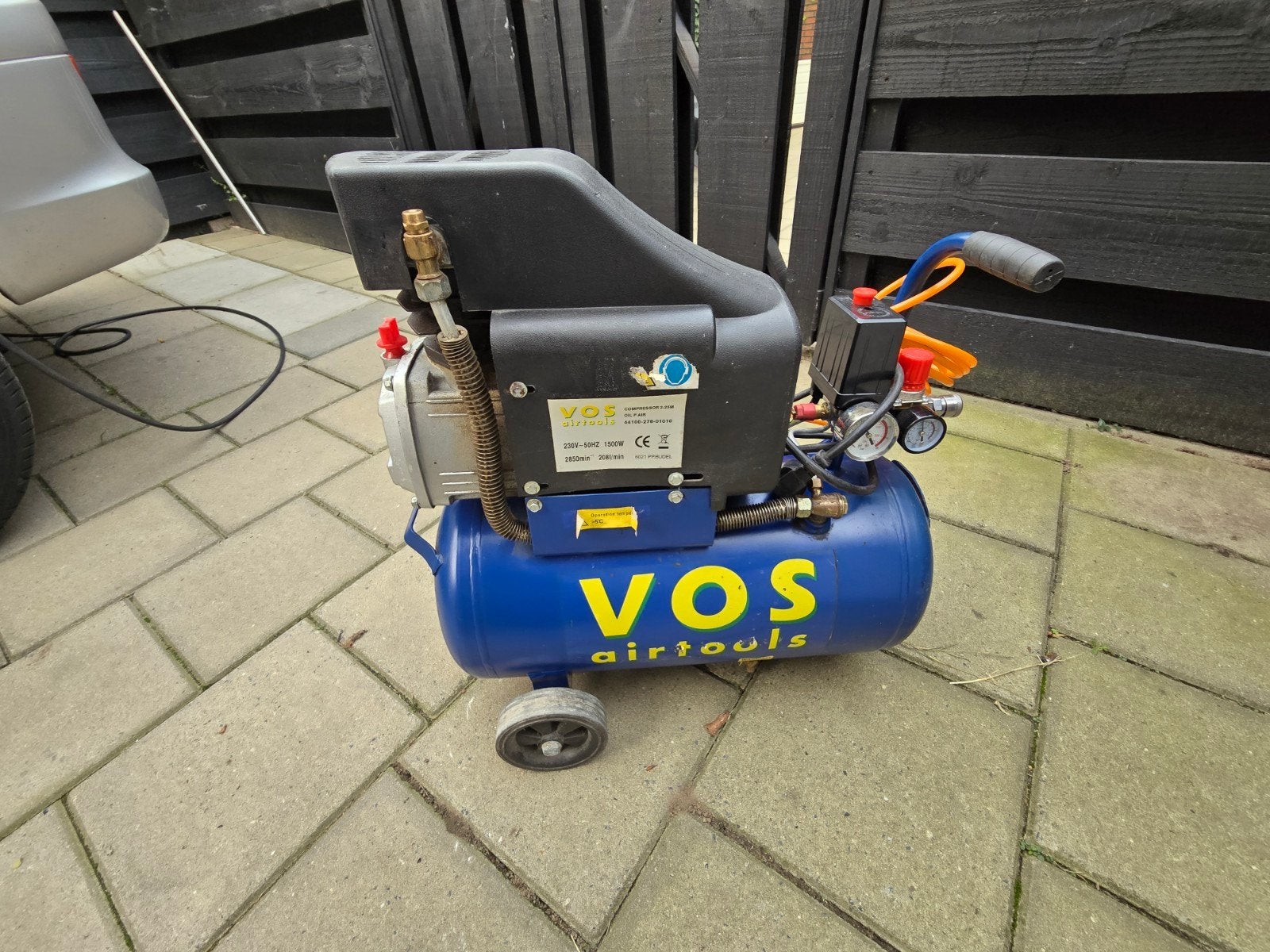 VOS Airtools Compressor - Mobiel en Krachtig, Doe-het-zelf en Verbouw, Ophalen, Gebruikt, 6 tot 10 bar, 25 tot 100 liter