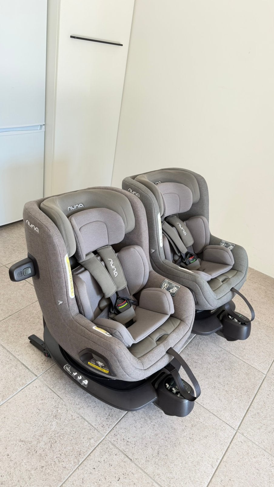 2 x Nuna Todl Next autostoel + 360 graden draaibare base, Verstelbare rugleuning, Zo goed als nieuw, Isofix, 0 t/m 13 kg