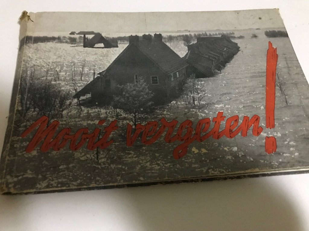 Nooit Vergeten! - Fotoalbum na WOII, 20e eeuw of later, Gelezen, H. Nieuwenhuis e.a., Ophalen of Verzenden