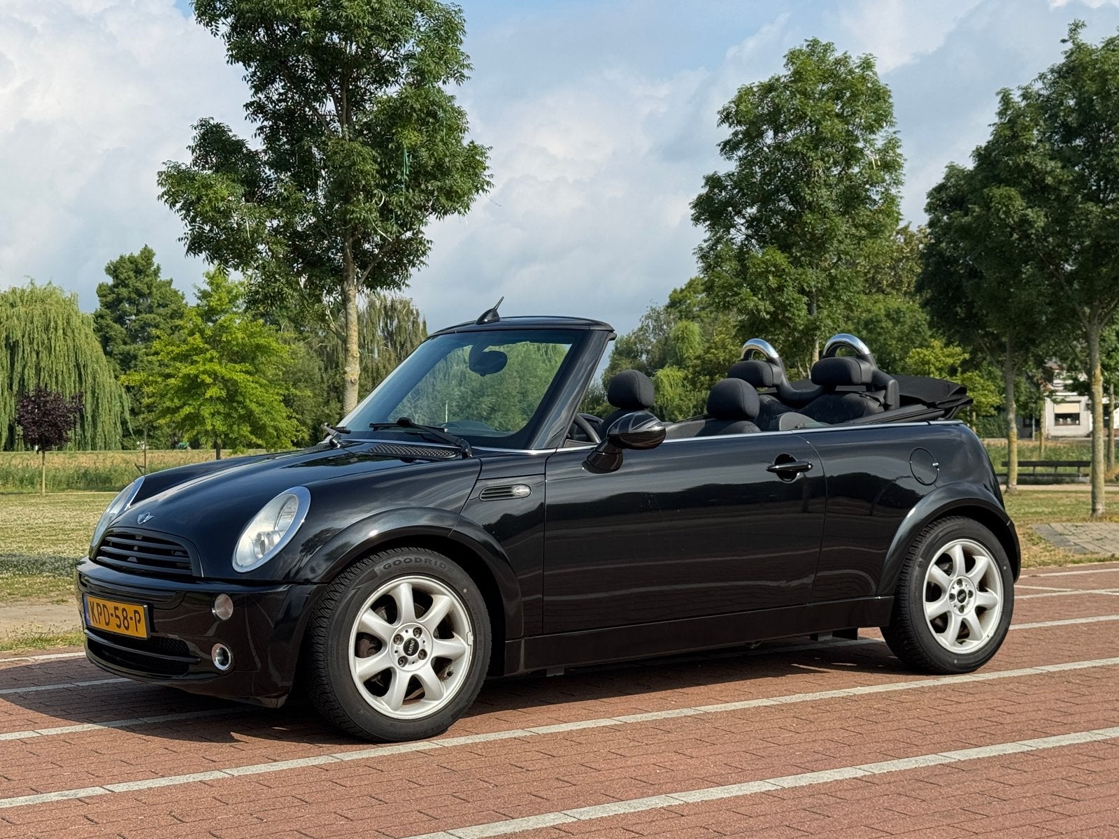 Geniet van de nazomer! Mini cabriolet 1.6, Airco, Nieuwe apk, Stof, 4 cilinders, Cabriolet, 4 stoelen