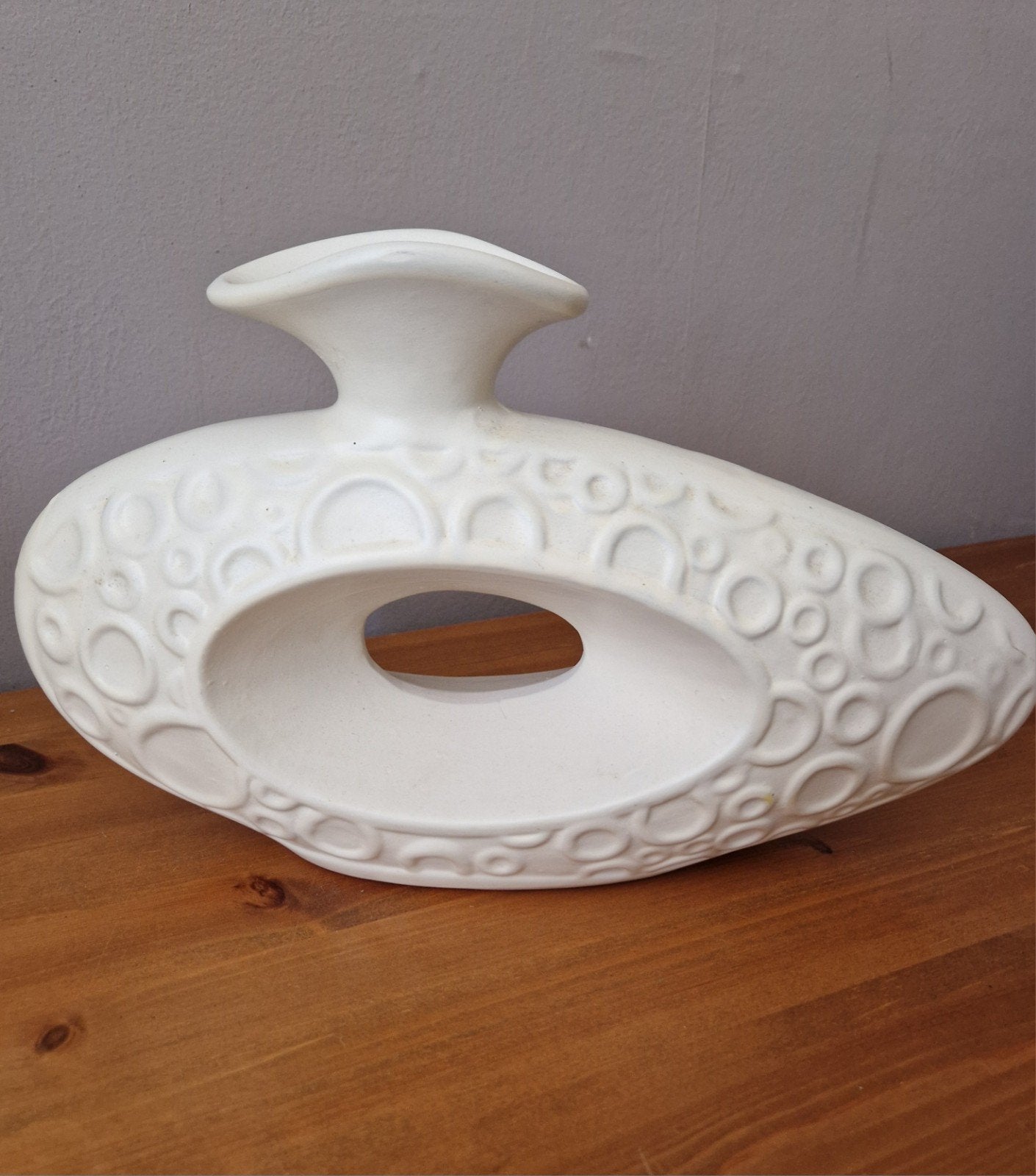 Unieke Witte Keramische Vaas met Abstract Design, Ophalen of Verzenden