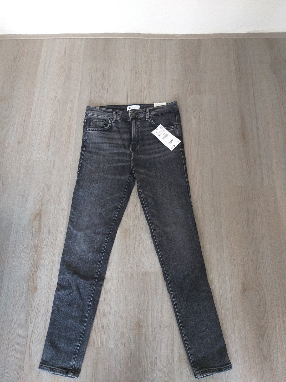 Nieuwe dames broek maat 42 van  ZARA stretch, Ophalen, Nieuw