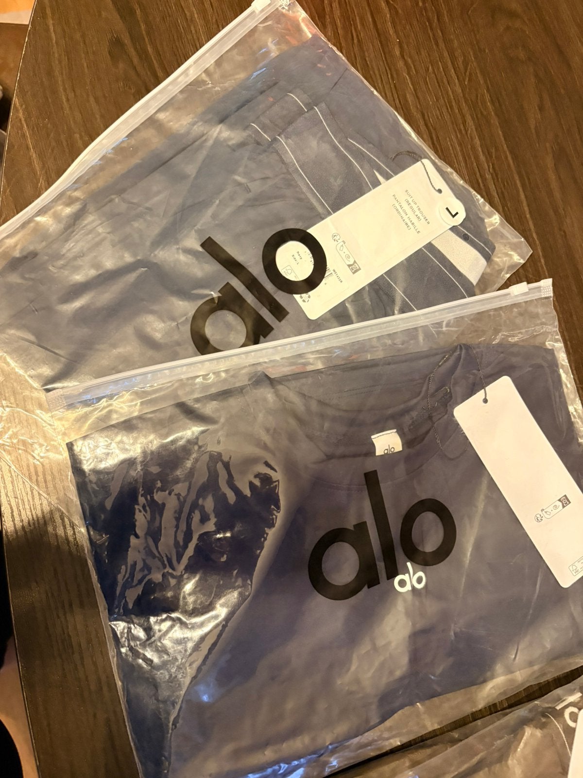 Alo Yoga set maat L nieuw, Kleding | Dames, Ophalen of Verzenden, Nieuw, Maat 42/44 (L), Blauw