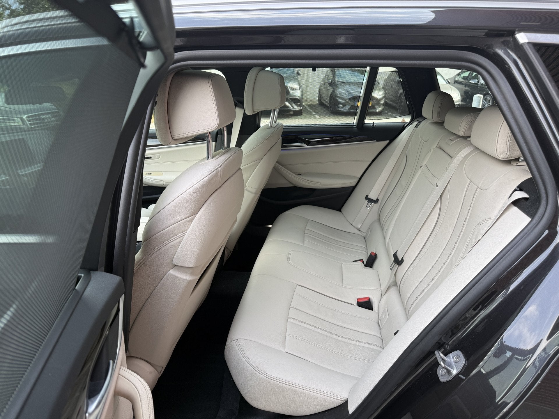 Foto 27 van BMW 5 Serie Touring 520i High Executive Sport Line