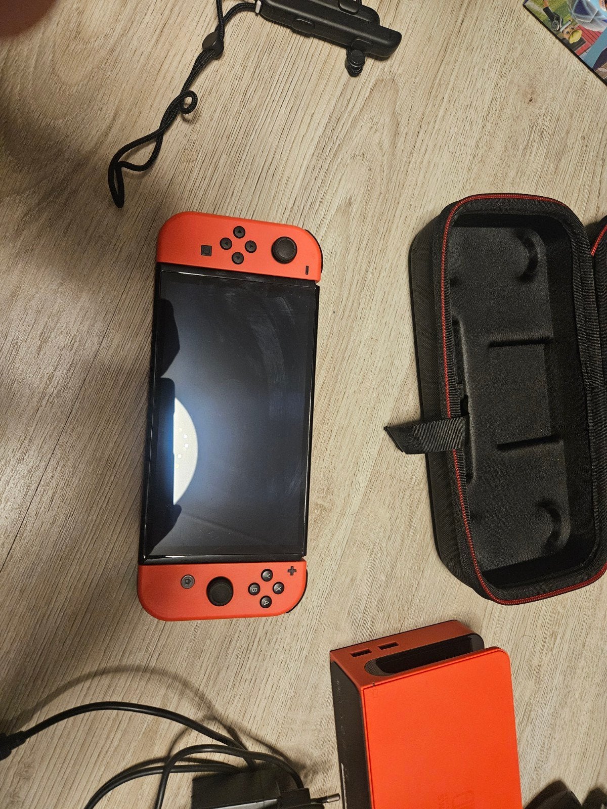 Nintendo switch oled te koop, Spelcomputers en Games, Spelcomputers | Nintendo Switch, Ophalen of Verzenden, Zo goed als nieuw