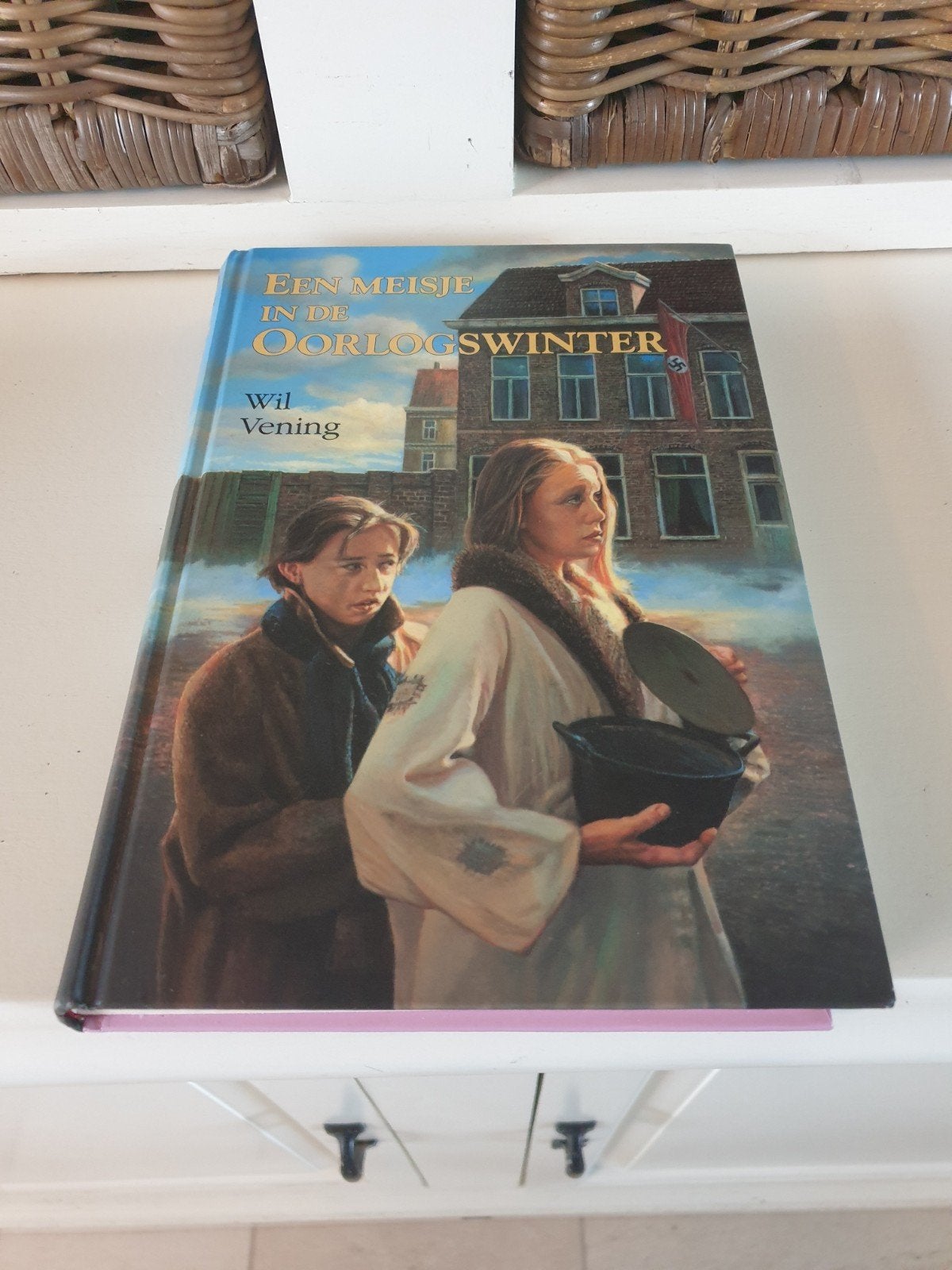 W. Vening - Een meisje in de oorlogswinter, Boeken, Kinderboeken | Jeugd | 10 tot 12 jaar, Ophalen of Verzenden, Gelezen