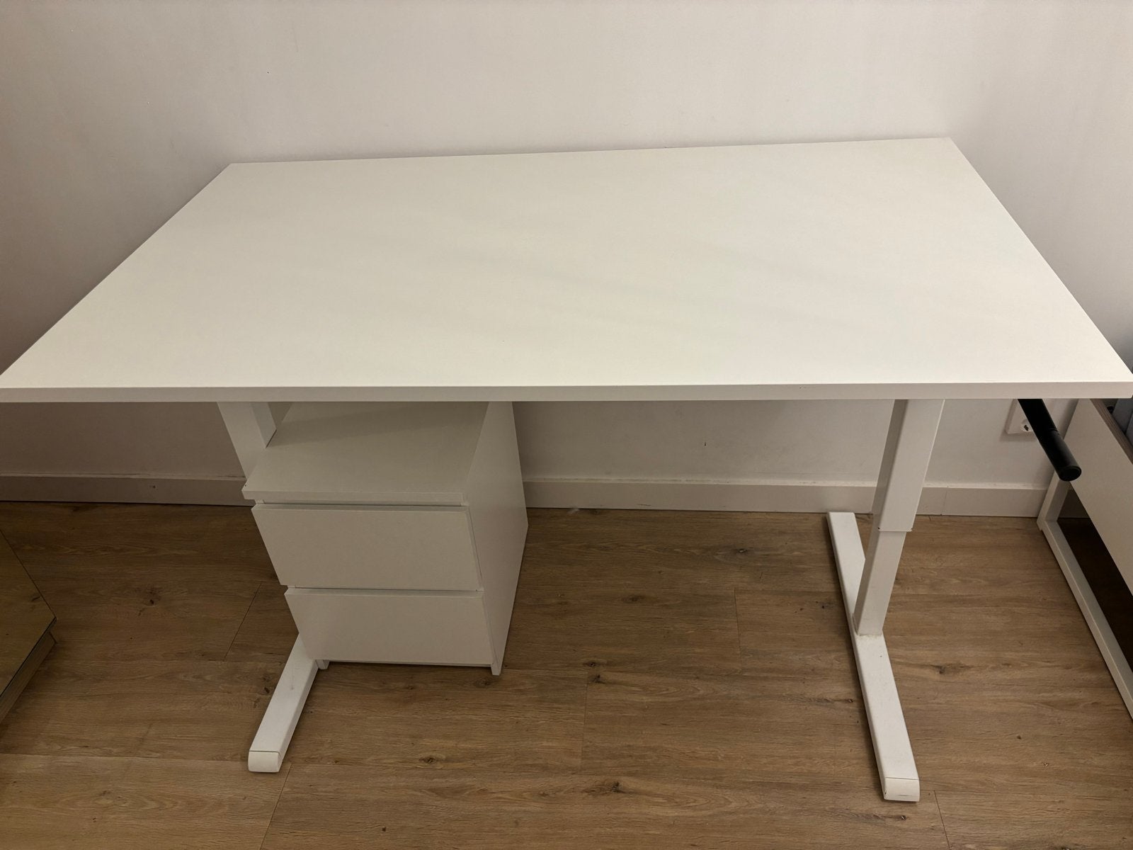 White height-adjustable desk, Ophalen, Zit-sta bureau, Spaanplaat of MDF, In hoogte verstelbaar
