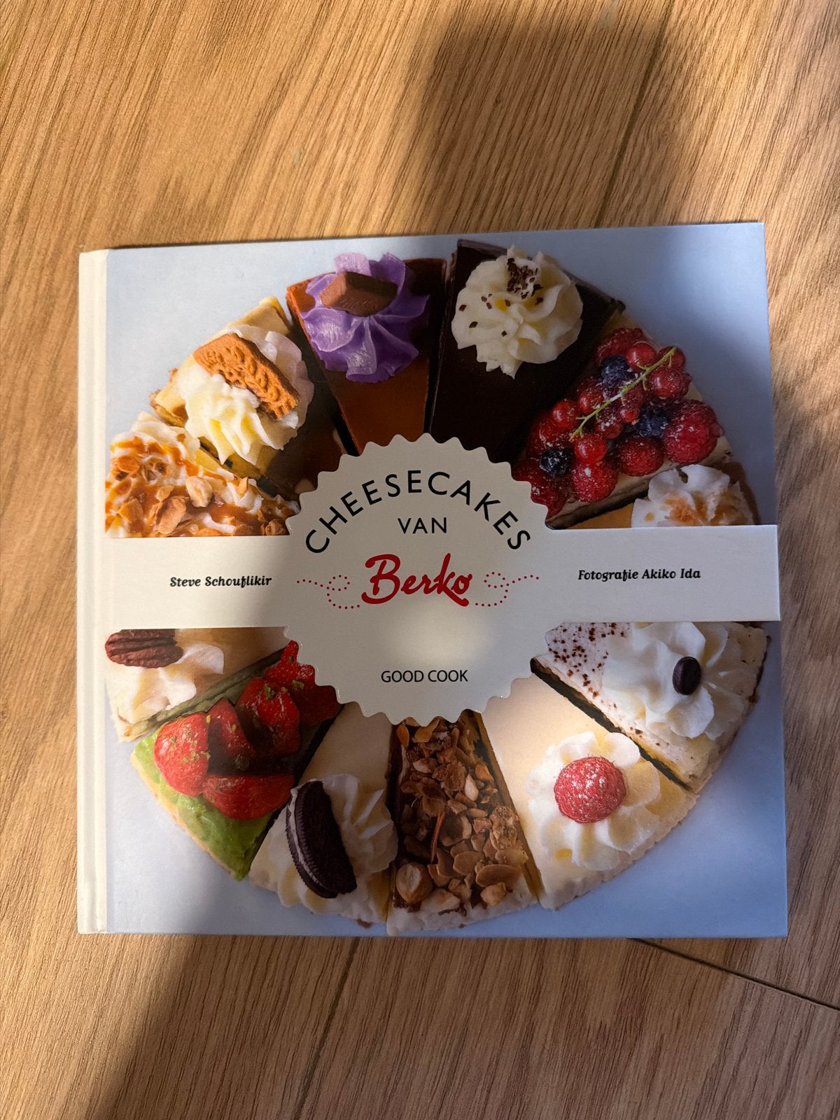 Cheesecakes van Berko - Receptenboek, Ophalen of Verzenden, Zo goed als nieuw, Europa, Taart, Gebak en Desserts