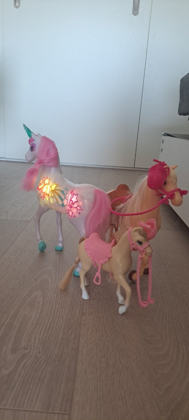 Barbie eenhoorn en paarden set, Ophalen of Verzenden, Zo goed als nieuw, Overige typen