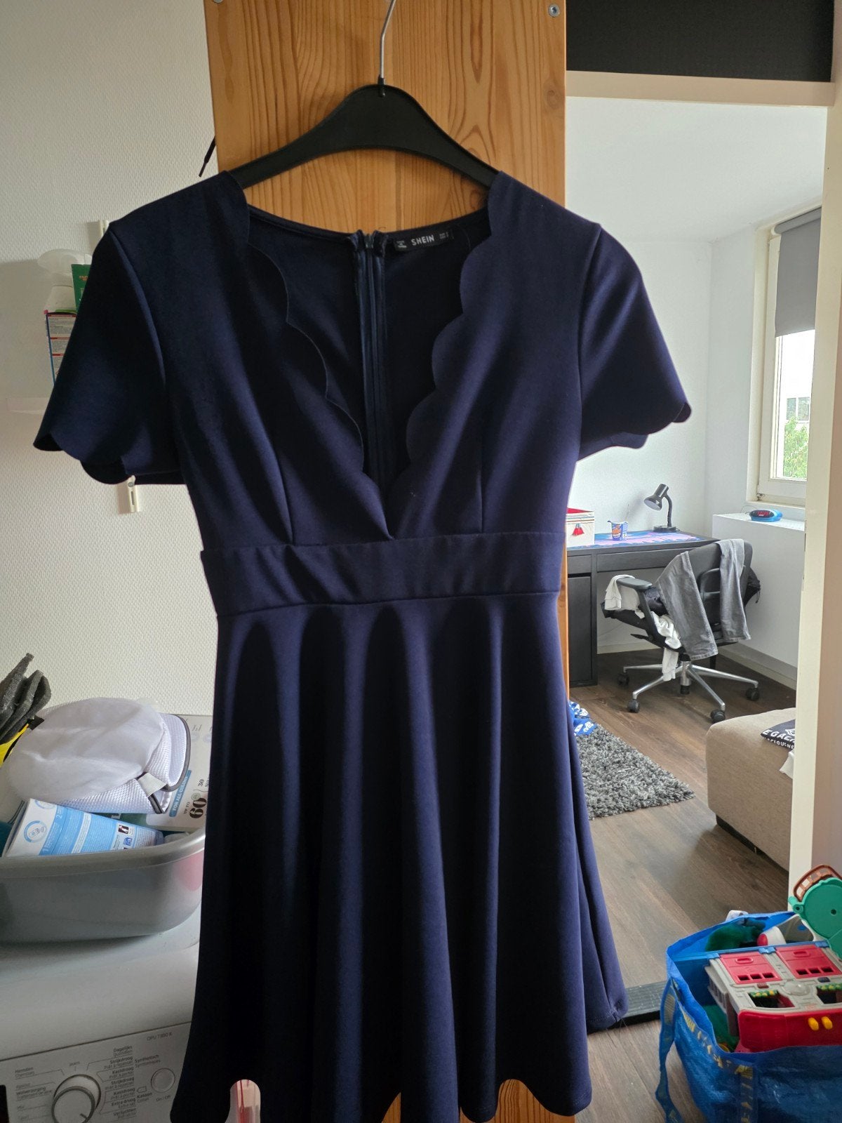 Donkerblauwe Shein jurk met geschulpte halslijn, Ophalen, Blauw, Zo goed als nieuw, Maat 36 (S)