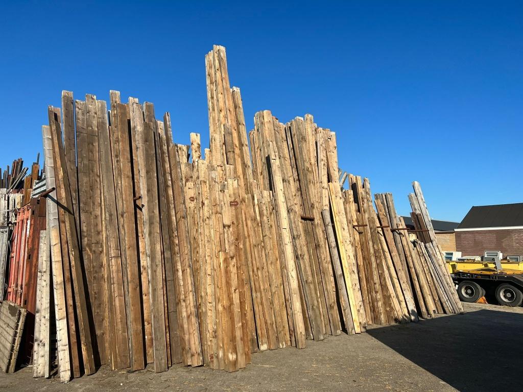 Gebruikte sloophout balken nagenoeg spijker vrij gemaakt., Tuin en Terras, Palen, Balken en Planken, Gebruikt, Balken, 250 cm of meer