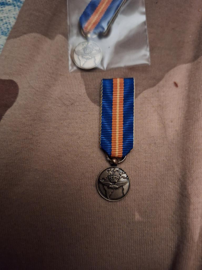 Miniatuur luchtmacht medaille, Verzamelen, Verzenden, Luchtmacht, Nederland, Lintje, Medaille of Wings