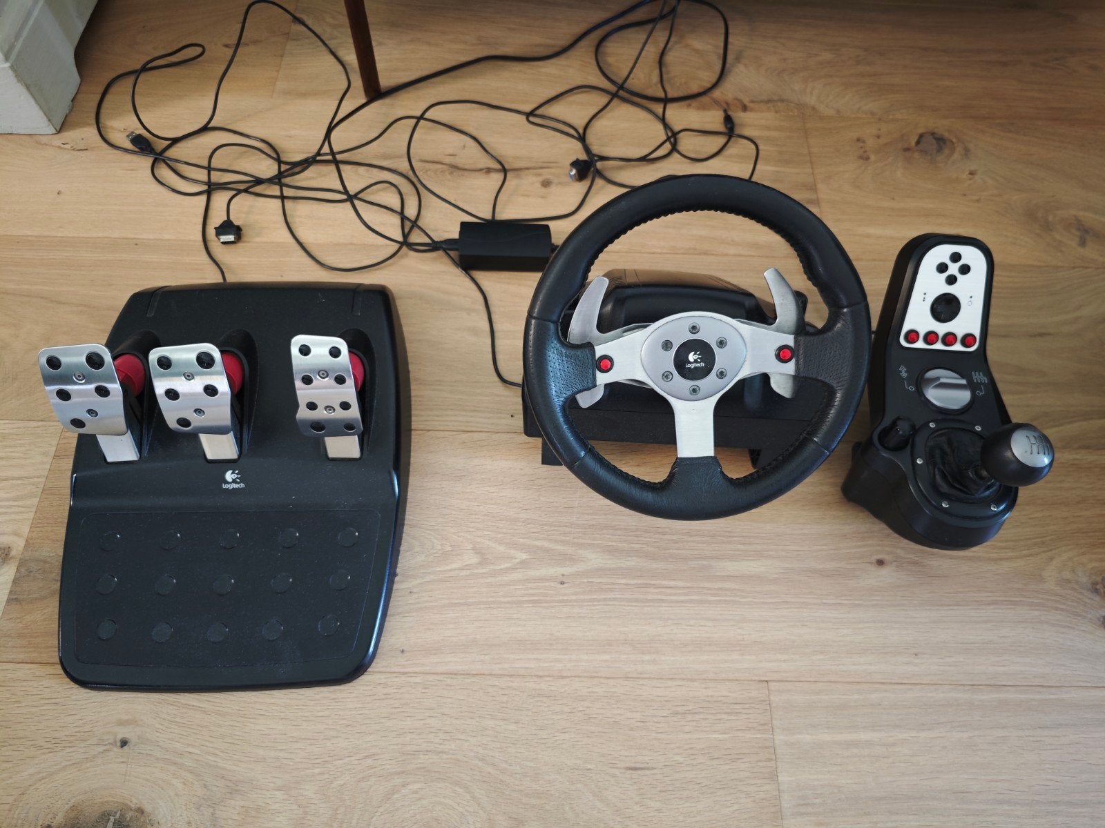 Logitech G25 Racing Stuur met Pedalen en Shifter, Racestuur, Gebruikt, Force feedback, Ophalen of Verzenden