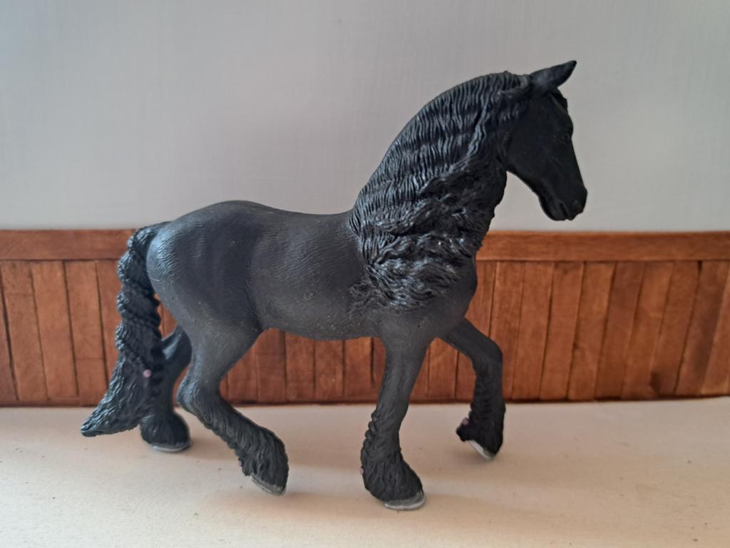 Schleich fries merrie, Ophalen of Verzenden, Zo goed als nieuw, Paard, Beeldje of Figuurtje