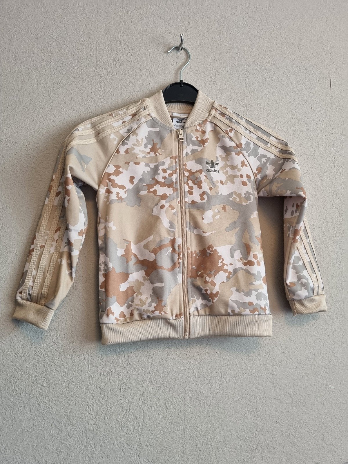 Adidas Camouflage Trainingspak Maat 128 (7-8 jaar), Adidas, Jongen of Meisje, Ophalen of Verzenden, Zo goed als nieuw