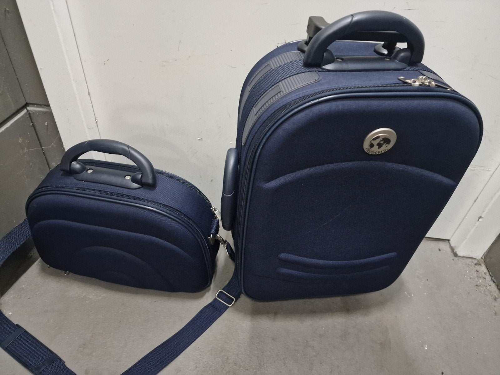 twee handbagage koffers., 50 tot 60 cm, Hard kunststof, Nieuw, 35 tot 45 cm