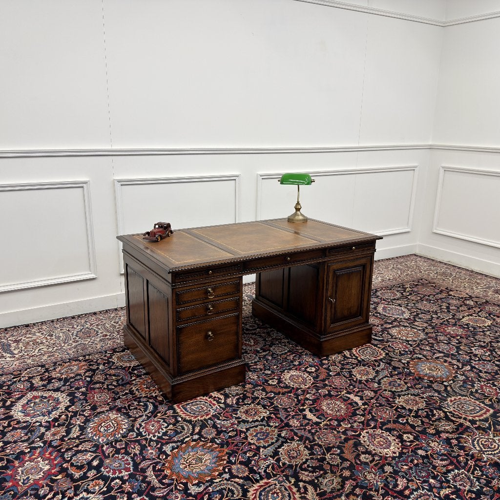 Klassiek Engels RAC Chesterfield Bureau, Ophalen