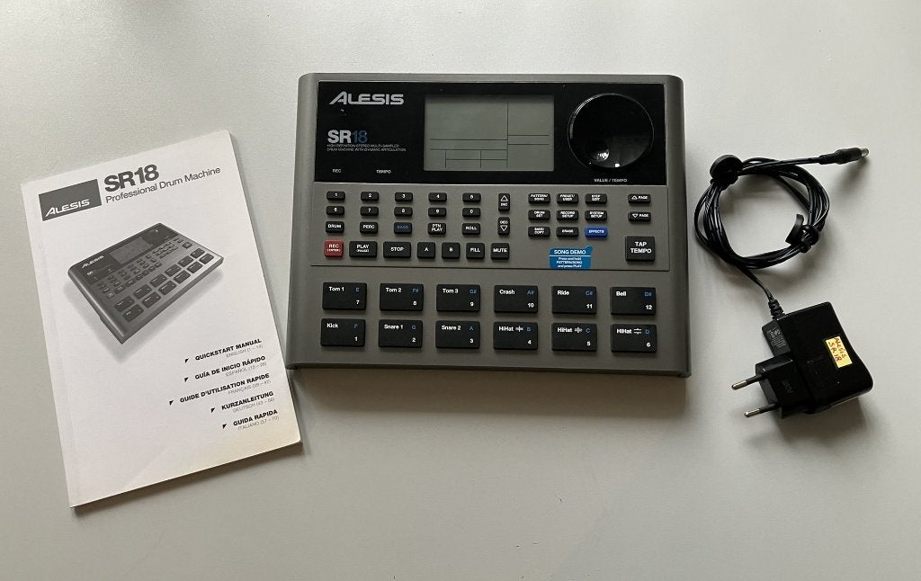 Alesis SR18 Standalone Drummachine, Muziek en Instrumenten, Drumcomputers, Ophalen of Verzenden, Zo goed als nieuw, Overige merken