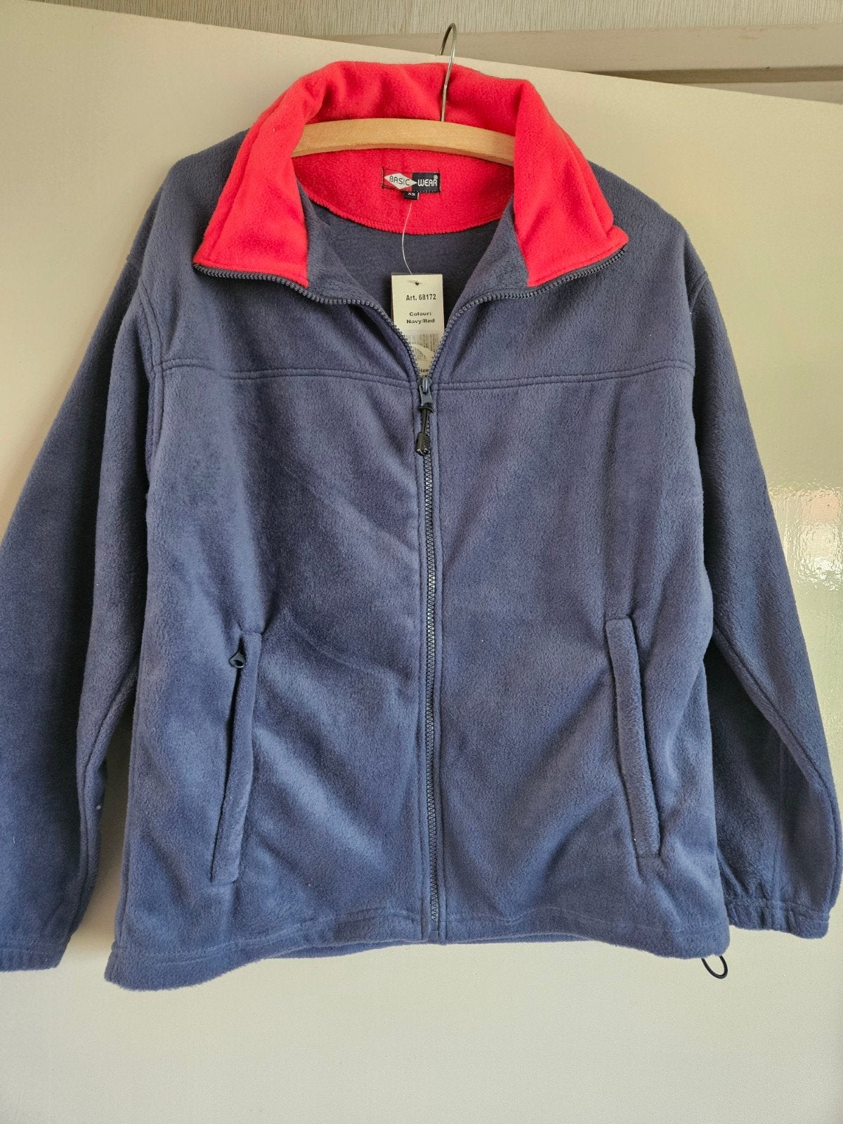 Nieuw donkerblauw fleece vest met rode kraag, Blauw, Nieuw, Ophalen of Verzenden, Maat 34 (XS) of kleiner