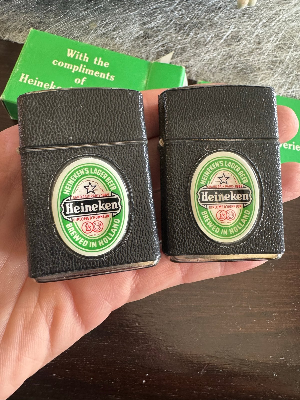 Vintage Heineken aanstekers (2 stuks) in originele doosjes, Verzamelen, Verzenden, Gebruikt, Aansteker