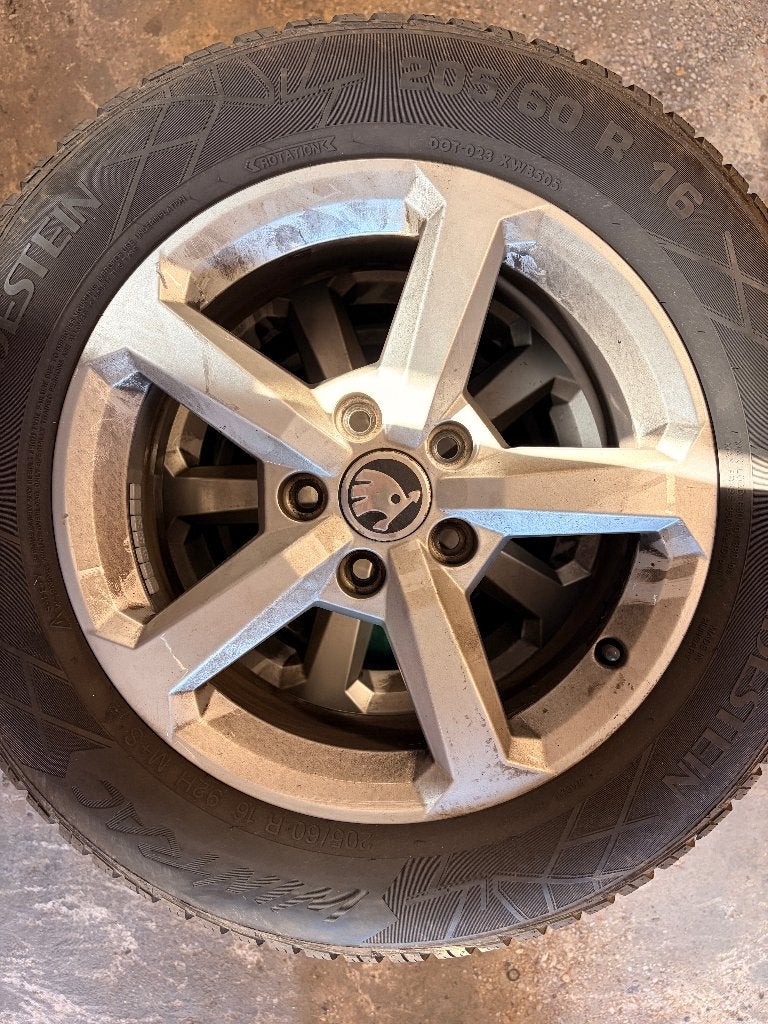 Winterbanden met lichtmetalen velgen 205/60 R16, Auto-onderdelen, Ophalen, Gebruikt, 16 inch, Banden en Velgen