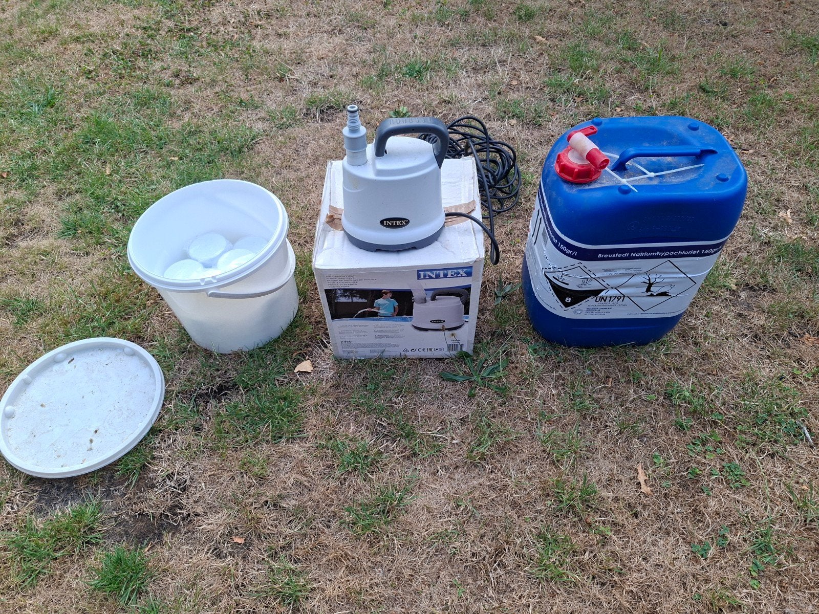 Zwembad onderhoud set: chloor 20l , pomp en  emmer tabletten, Ophalen, Gebruikt, Overige typen