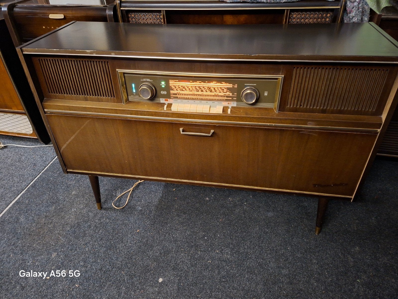 prachtig radiomeubel van gründig, Antiek en Kunst, Antiek | Tv's en Audio, Ophalen of Verzenden