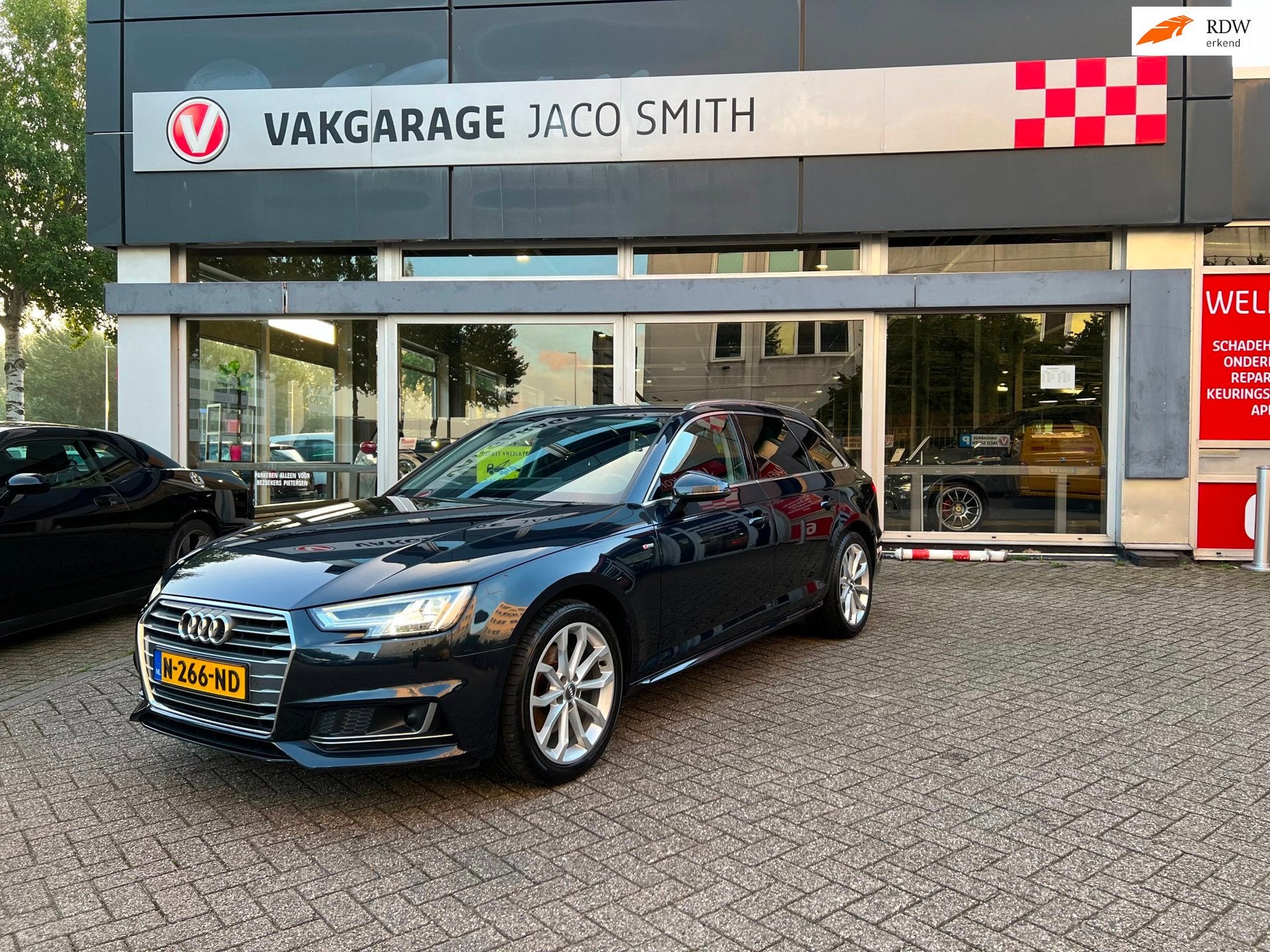 Audi A4 Avant 1.4 TFSI Sport S line black edition, Auto's, Stof, Gebruikt, Euro 6, 150 pk