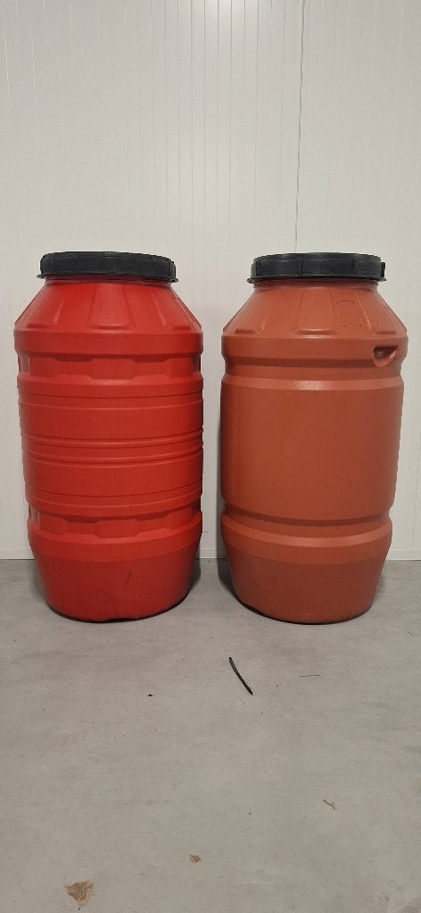 240 liter vat/drum met draaideksel/regenton, Tuin en Terras, EU, Kunststof, Gebruikt, Met kraantje