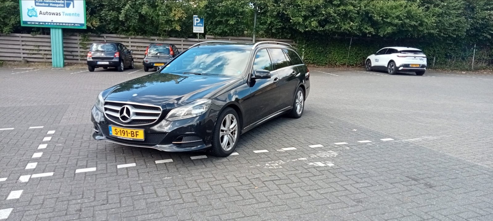 Mercedes-Benz E-Klasse 2.2 CDI E220 Estate AUT 2015 Zwart, Auto's, Dealer onderhouden, Achterwielaandrijving, Zwart, 4 cilinders