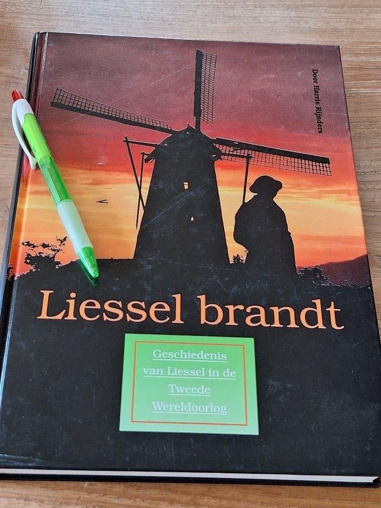 Liessel brandt Geschiedenis van Liessel Tweede Wereld oorlog, Ophalen of Verzenden, Tweede Wereldoorlog, Zo goed als nieuw, Overige onderwerpen
