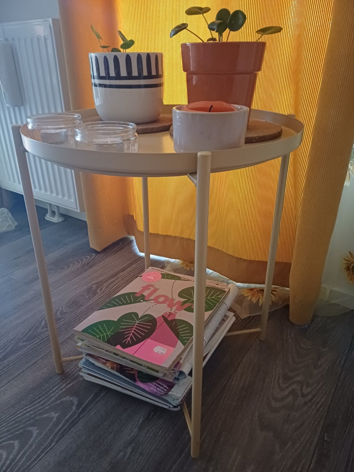 IKEA bijzettafel wit 2 stuks met afneembaar dienblad, Minder dan 55 cm, Gebruikt, Metaal of Aluminium, Rond