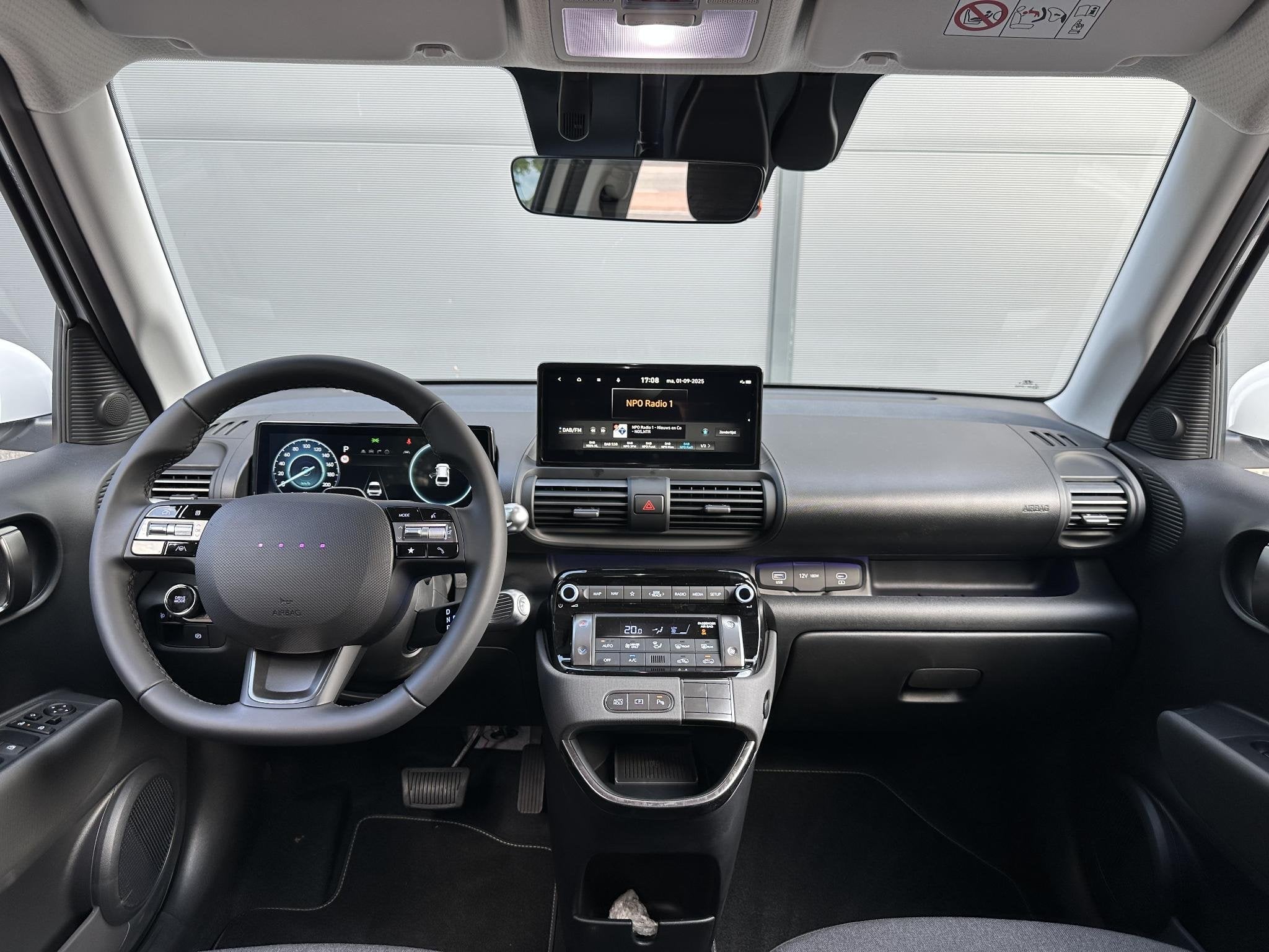 Hyundai INSTER Evolve 49 kWh / Navigatie / Achteruitrijcamer, 1328 kg, Stof, 116 pk, Wit