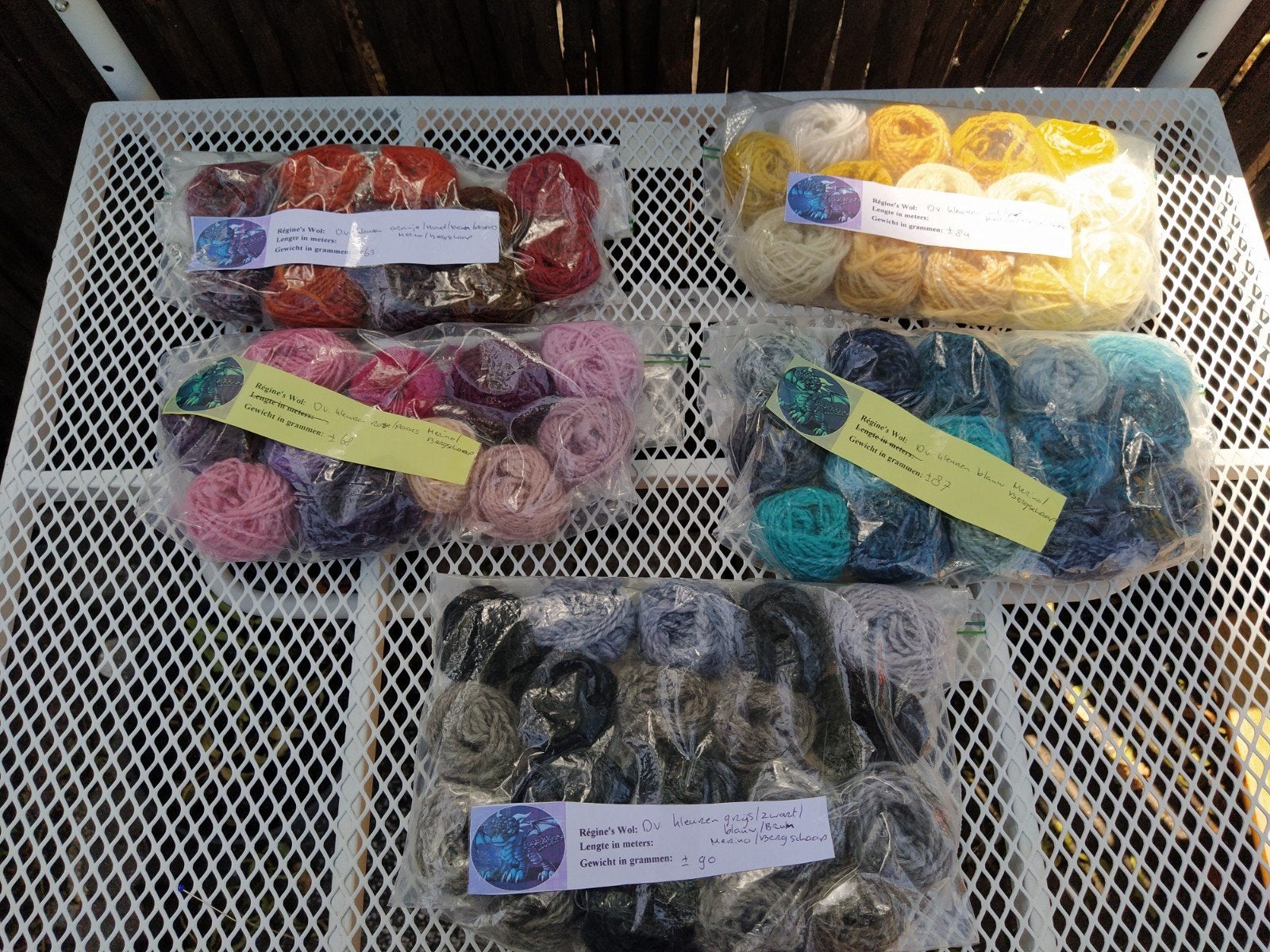 kleine bolletjes wol (Merino/Bergschaap) €7,50 p.zakje, Ophalen of Verzenden, Nieuw, Breien of Haken, Wol of Garen